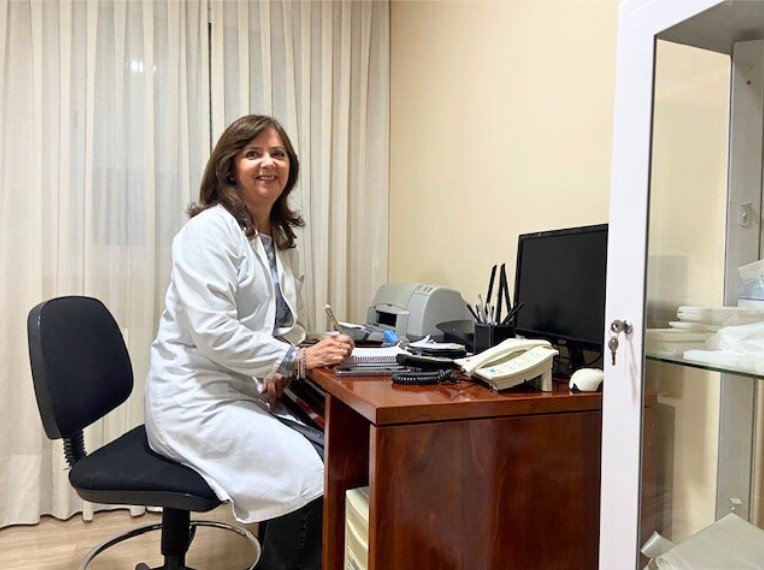 Dña. Francisca Molina Navarro en clínica ginecológica Dr. Francisco Valdivieso Pérez