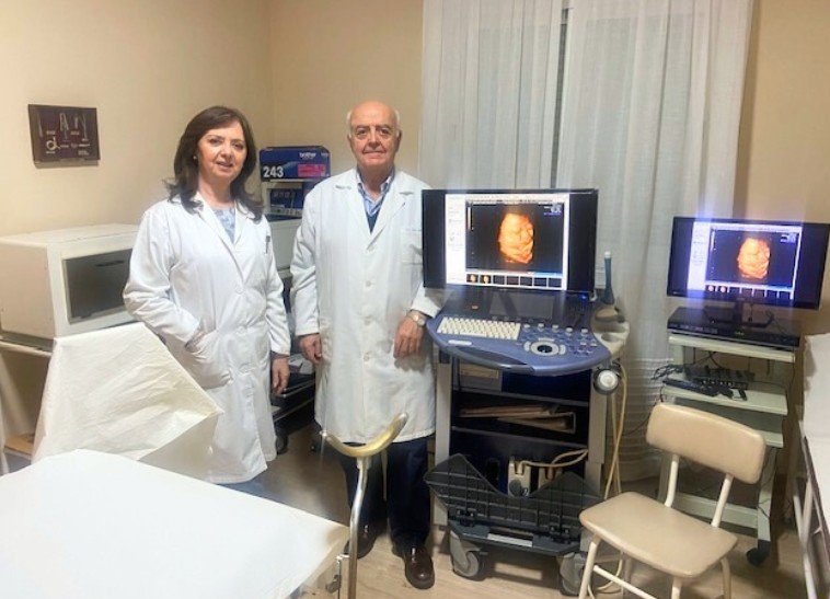 Sala de exploración ginecológica con el Dr. Francisco Valdivieso Pérez en Jaén